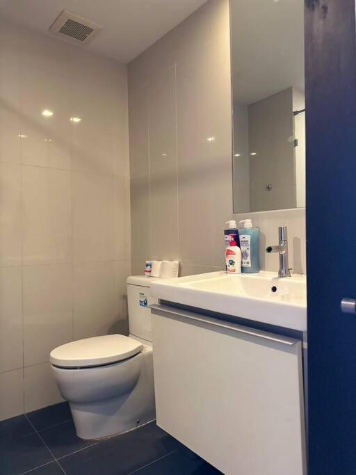 Apartamento Stylish Bedroom, Bts Asok, Sukhumvit Banguecoque